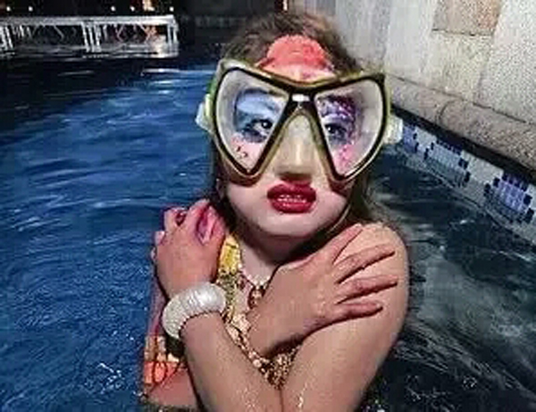 潛水拍照新姿勢，放下你的剪刀手，我們來這樣拍