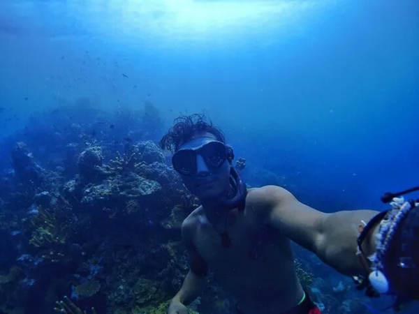 潛水拍照新姿勢，放下你的剪刀手，我們來這樣拍